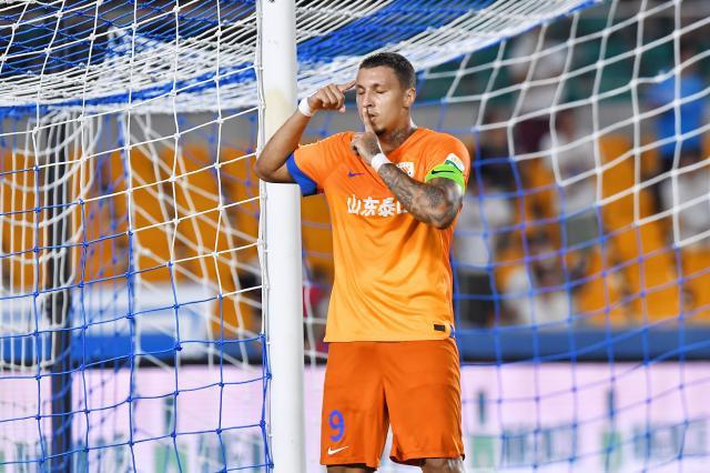 体育官网-克雷桑双响助泰山止跌 本赛季已5次攻破南通球门
