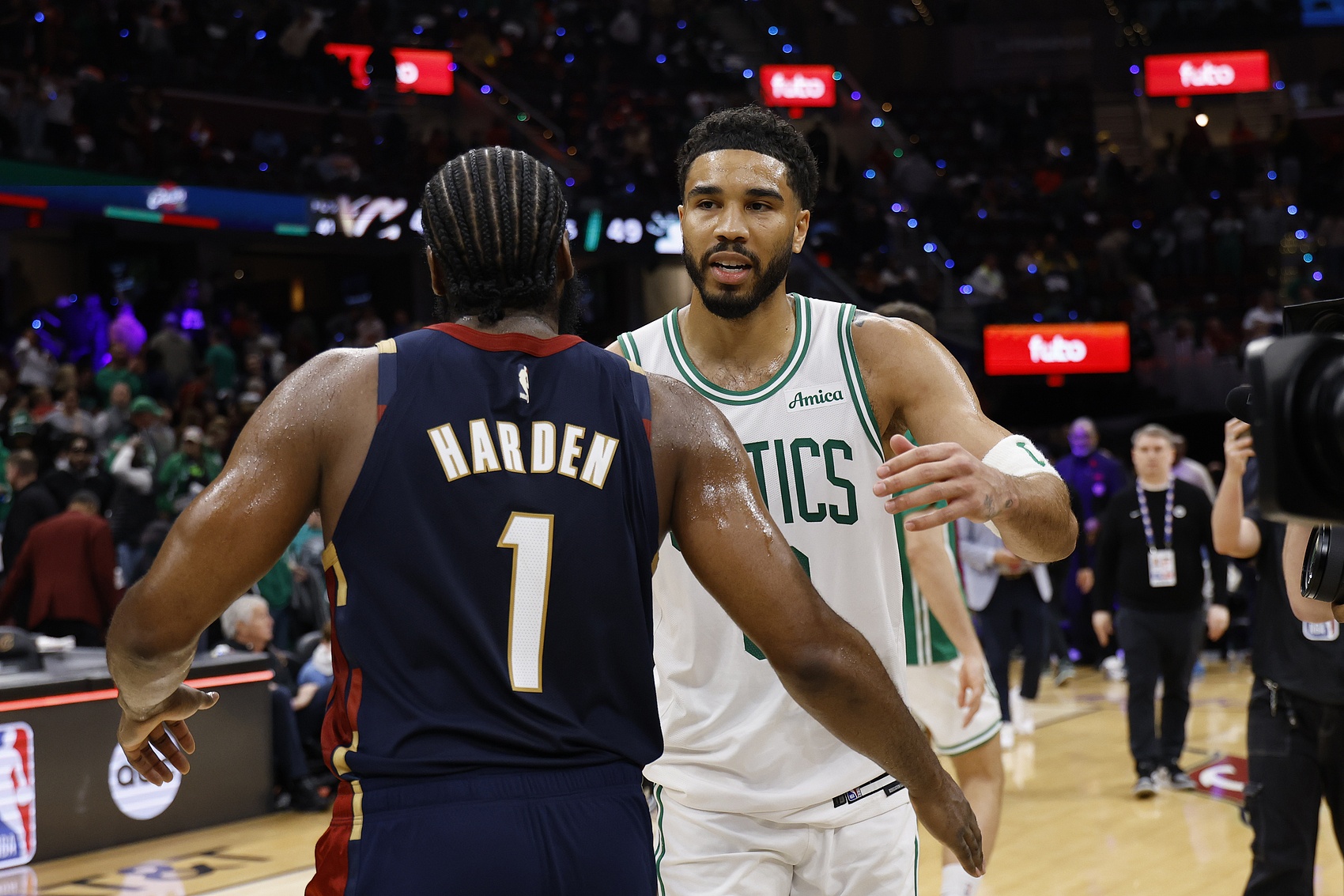 在线体育游戏娱乐平台-东部2号种子争夺战白热化！凯尔特人领跑 尼克斯&amp;骑士紧随其后